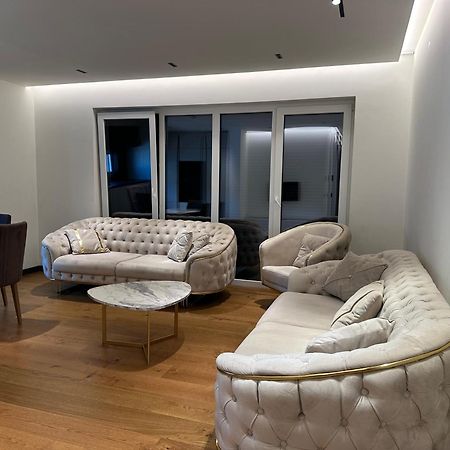 Appartamento Skyline Exclusive Pejë Esterno foto
