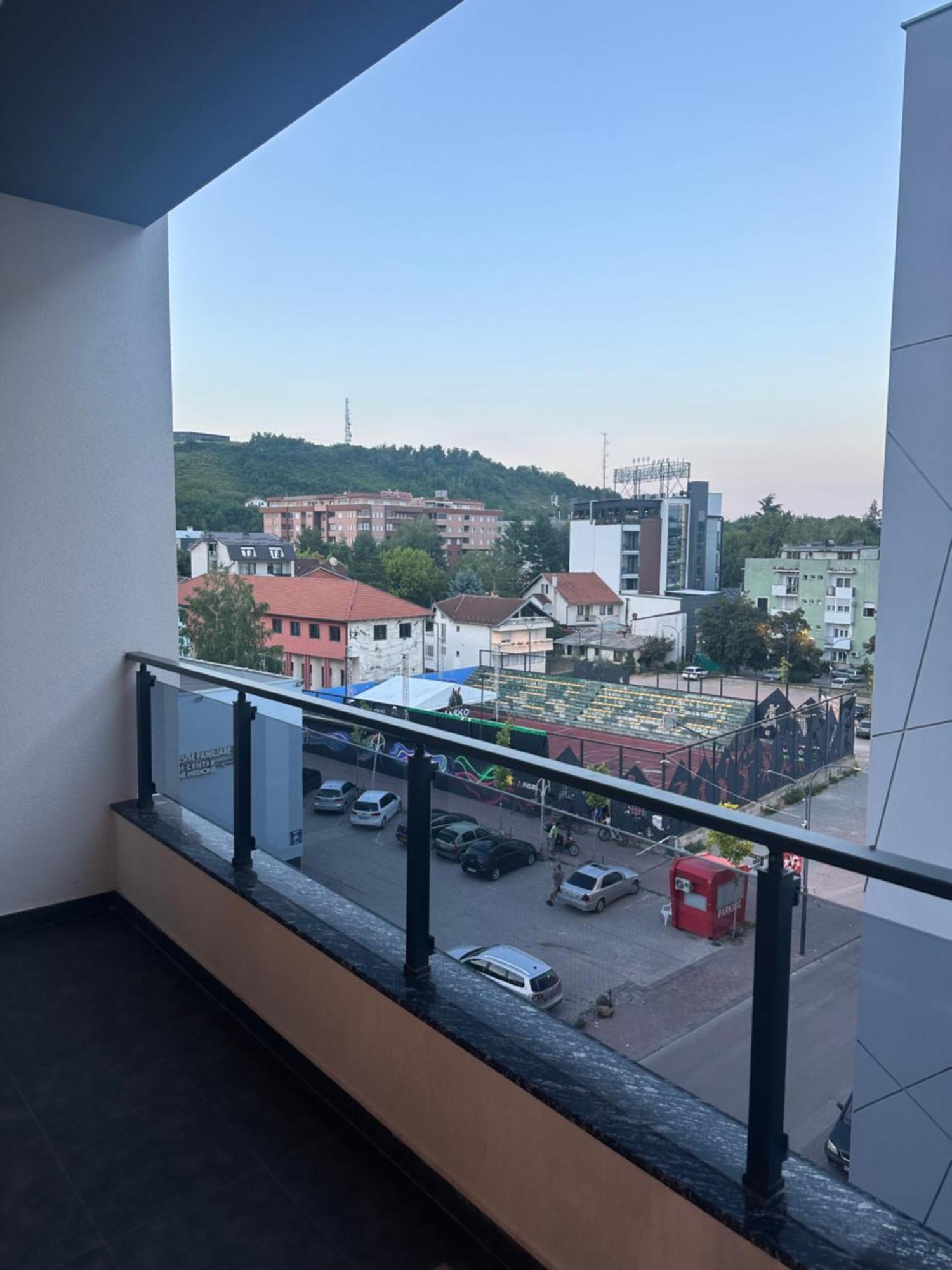 Appartamento Skyline Exclusive Pejë Esterno foto