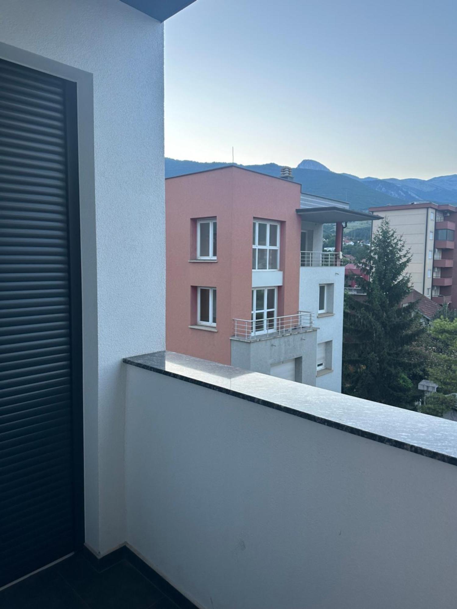 Appartamento Skyline Exclusive Pejë Esterno foto